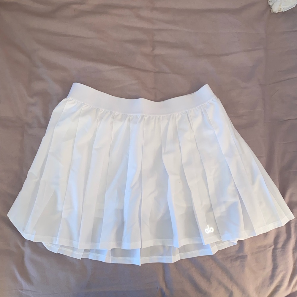 NWOT Alo Yoga Varsity Tennis Skirt, size small (4/6), in white